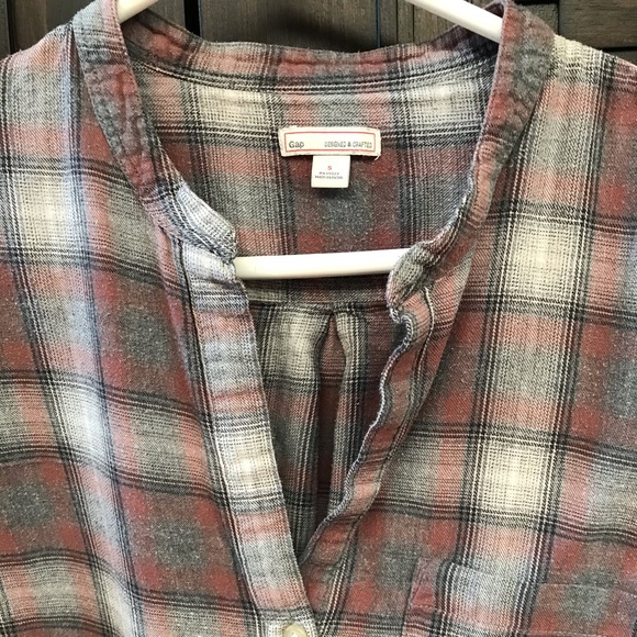 Gap Muted Plaid Long Sleeve Hi-Lo Shirt - Picture 2 of 5